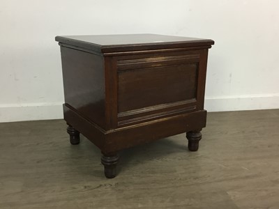 Lot 43 - VICTORIAN MAHOGANY NIGHT STOOL/COMMODE