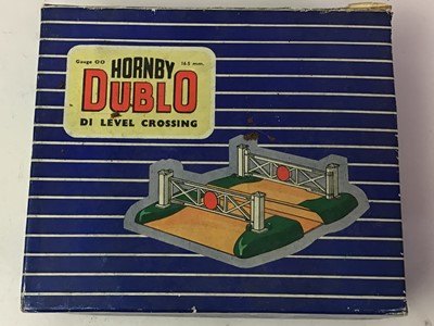 Lot 54 - GROUP OF HORNBY DUBLO RAILWAY ITEMS