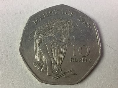 Lot 132 - GROUP OF COINS AND BANKNOTES