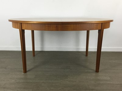 Lot 129 - MID CENTURY OVAL DINING TABLE