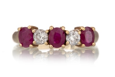 Lot 788 - RUBY AND DIAMOND RING
