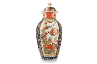 Lot 1305 - FIRST PERIOD WORCESTER, 'KAKIEMON' VASE AND COVER