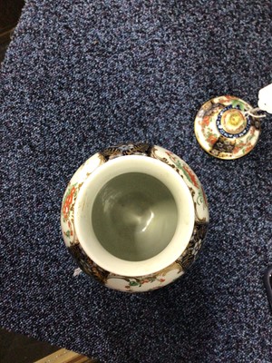 Lot 1305 - FIRST PERIOD WORCESTER, 'KAKIEMON' VASE AND COVER