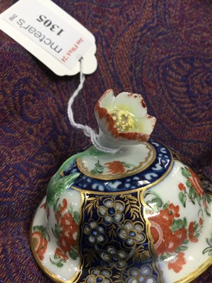 Lot 1305 - FIRST PERIOD WORCESTER, 'KAKIEMON' VASE AND COVER