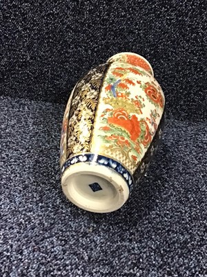Lot 1305 - FIRST PERIOD WORCESTER, 'KAKIEMON' VASE AND COVER