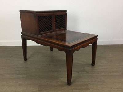 Lot 1289 - WEIMAN TABLES HEIRLOOM QUALITY, PAIR OF MAHOGANY BEDSIDE CABINETS