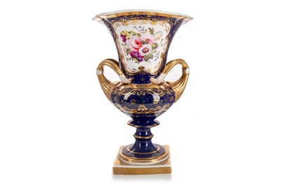 Lot 1324 - IN THE MANNER OF DERBY, CAMPANA URN