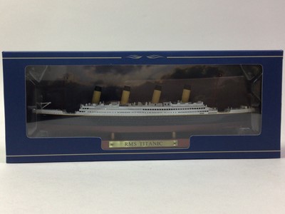 Lot 323 - COLLECTION OF MODELS