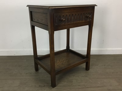 Lot 182 - OAK SIDE TABLE