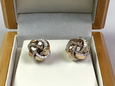 Lot 306 - PAIR OF GOLD CROSSOVER EARRINGS