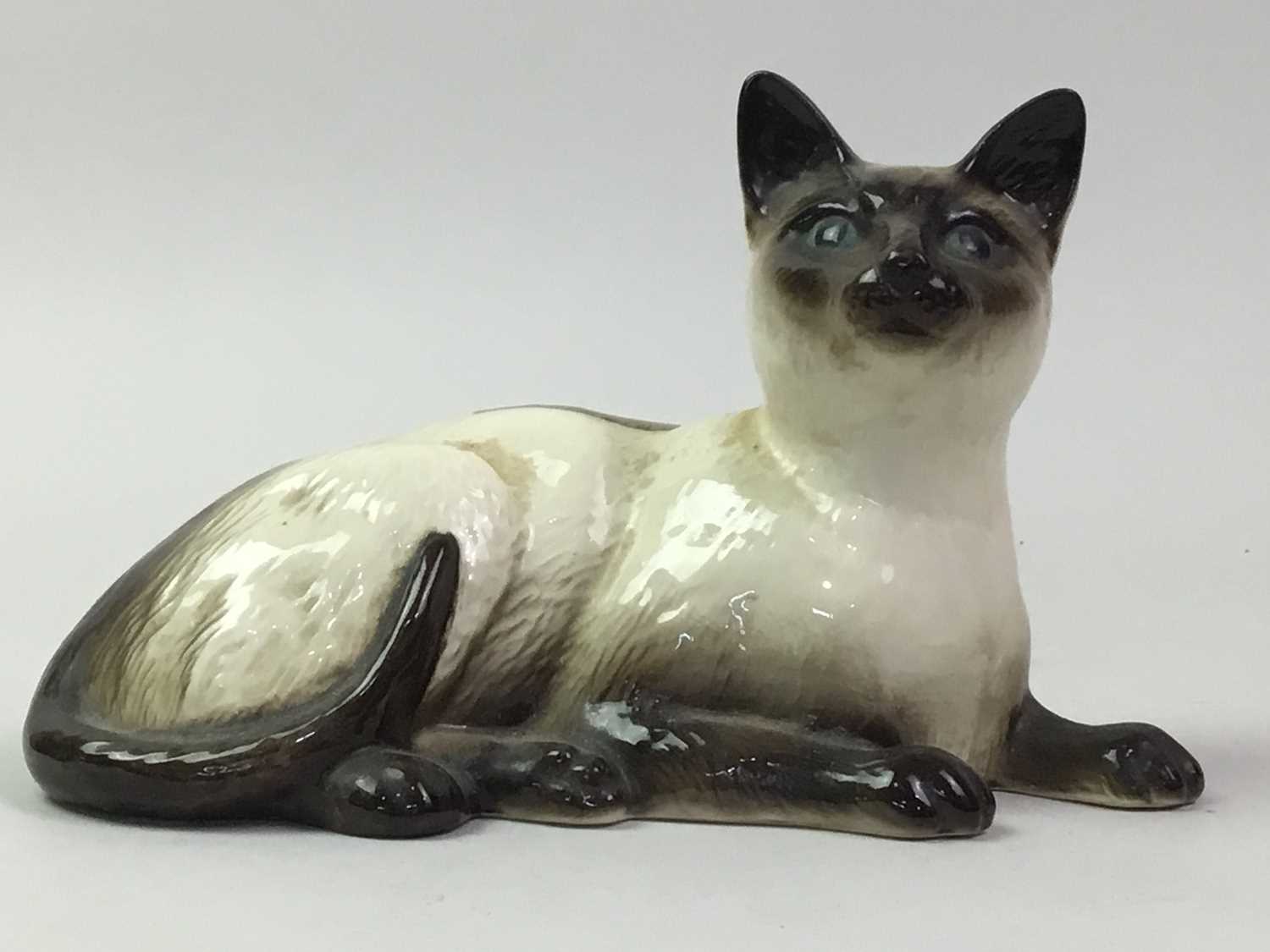 Lot 452 - ROYAL DOULTON MODEL OF A SIEMESE CAT