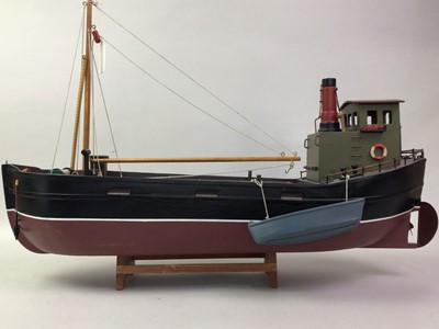 Lot 464 - WOOD MODEL OF A BOAT
