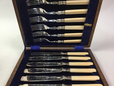 Lot 469 - SILVER PILL BOX