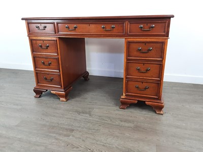 Lot 521 - REPRODUCTION MAHOGANY TWIN PEDESTAL DESK