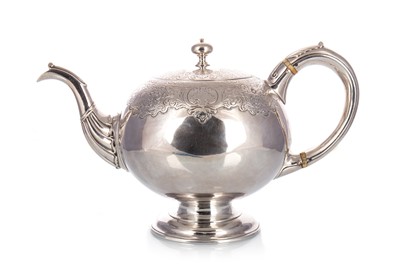 Lot 1272 - GOOD GEORGE II SCOTTISH SILVER TEAPOT