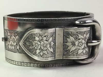 Lot 592 - SILVER BUCKLE BANGLE