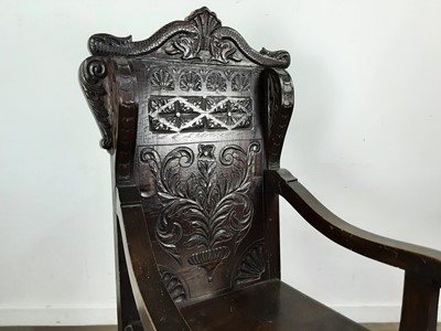 Lot 552 - OAK CHAIR