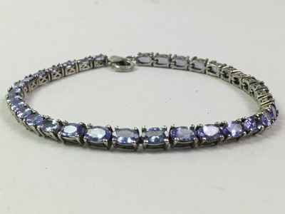 Lot 625 - TANZANITE BRACELET AND EARRINGS