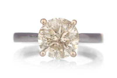 Lot 444 - DIAMOND SOLITAIRE RING
