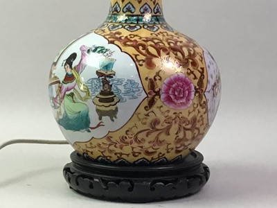 Lot 582 - CHINESE BOTTLE VASE TABLE LAMP