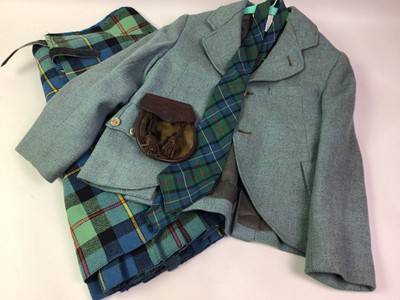 Lot 637 - CHILD'S HIGHLAND DRESS