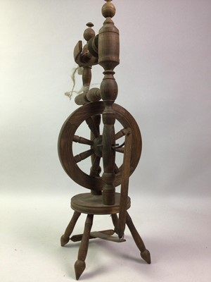 Lot 14 - TABLE TOP SPINNING WHEEL