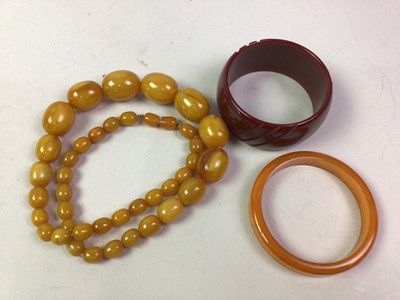 Lot 19 - SET OF BUTTERSCOTCH AMBER BAKELITE BEADS