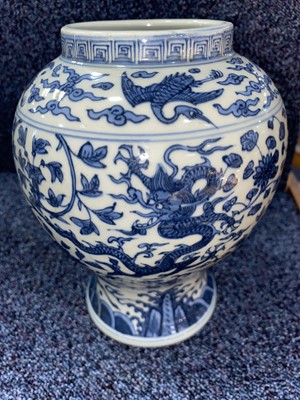 Lot 791 - GROUP OF CHINESE BLUE AND WHITE VASES