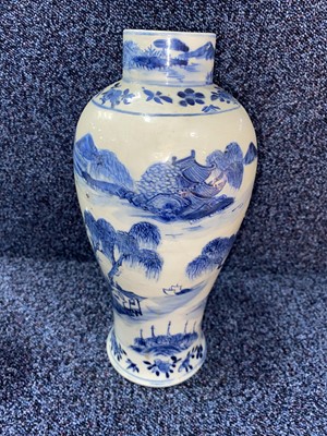 Lot 791 - GROUP OF CHINESE BLUE AND WHITE VASES