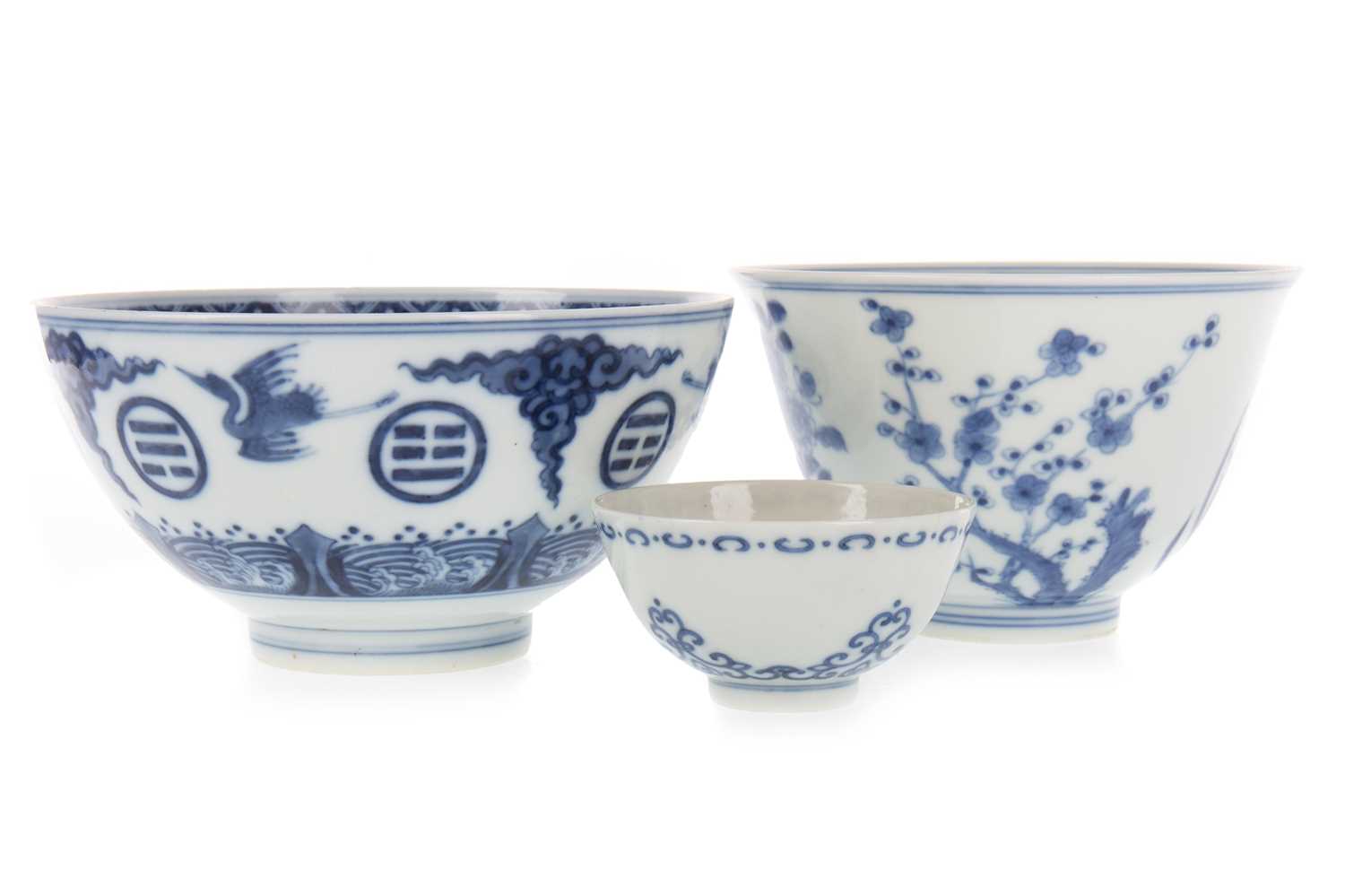 Lot 795 - CHINESE BLUE AND WHITE FOOTED BOWL
