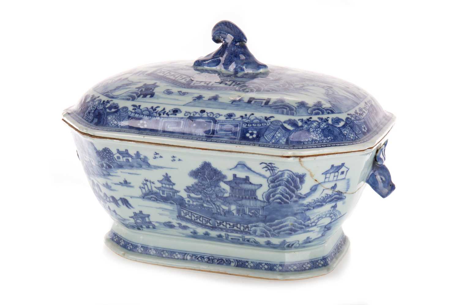 Lot 806 - CHINESE BLUE AND WHITE TUREEN