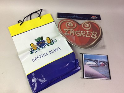 Lot 32 - HAND PAINTED RELIGIOUS ICON DEPICTING MADONNA AND CHILD