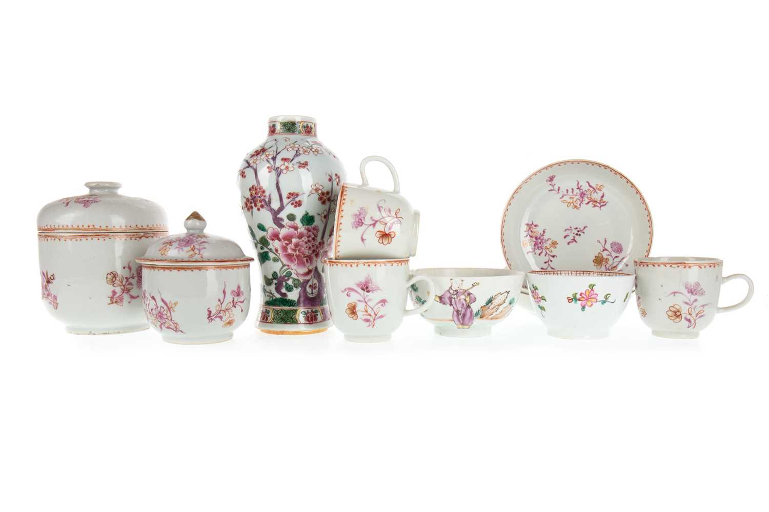 Lot 817 - GROUP OF CHINESE PORCELAIN