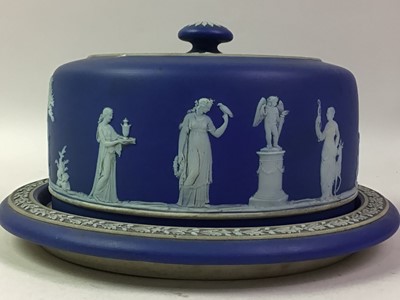 Lot 130 - WEDGWOOD BLUE JASPERWARE CIRCULAR CHEESE DISH