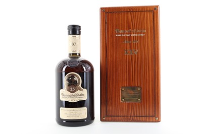 Lot 262 - BUNNAHABHAIN 25 YEAR OLD