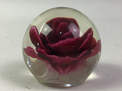 Lot 53 - GROUP OF GLASS PAPERWEIGHTS