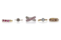 Lot 375 - FIVE DIAMOND SET RINGS including a pink...