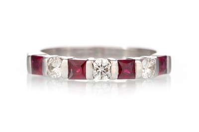 Lot 468 - RUBY AND DIAMOND RING