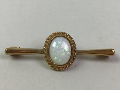 Lot 104 - OPAL BAR BROOCH