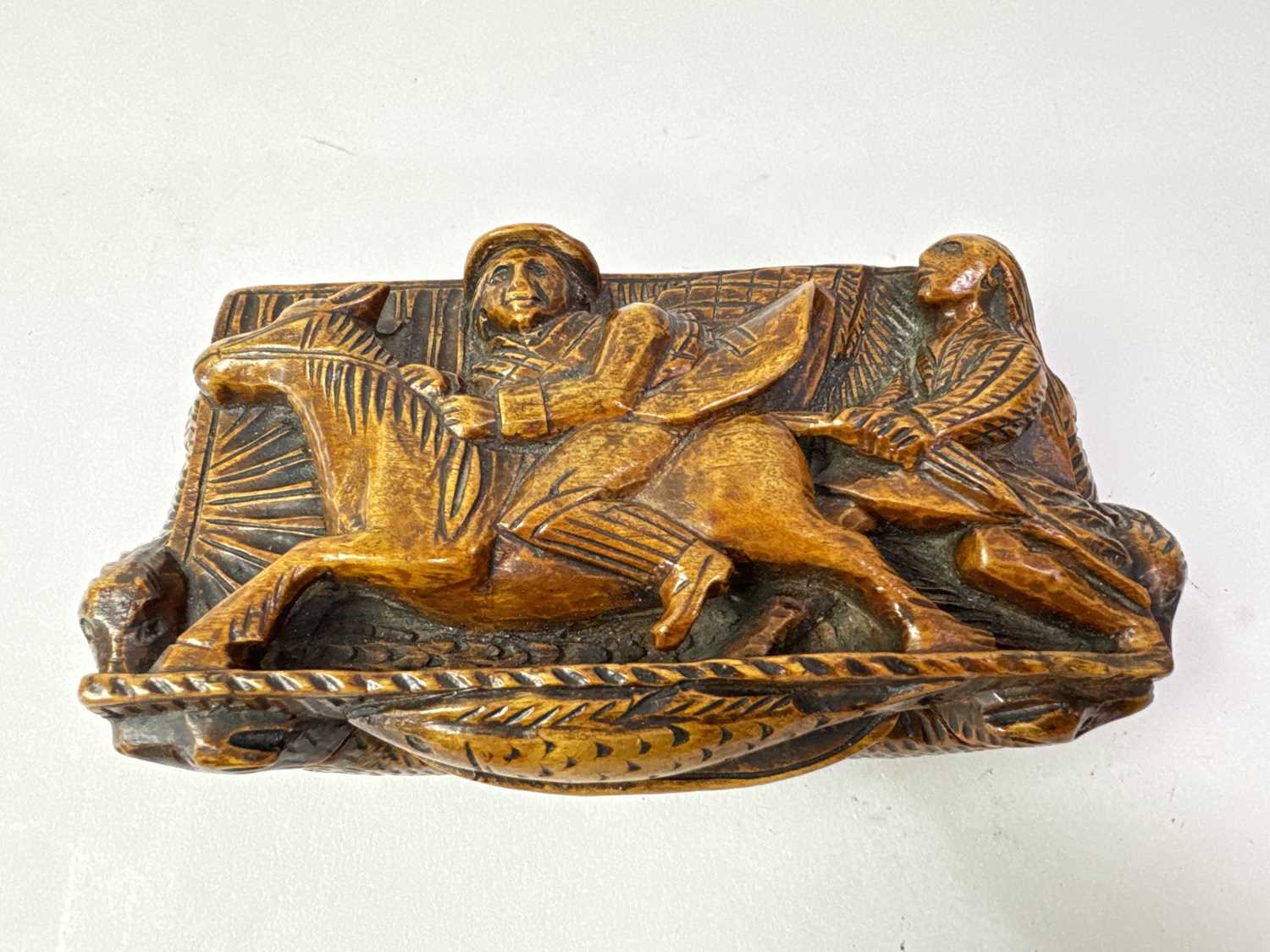 Lot 63 - SCOTTISH VICTORIAN 'BLIND MAN' CARVED TAM O'SHANTER SNUFF BOX