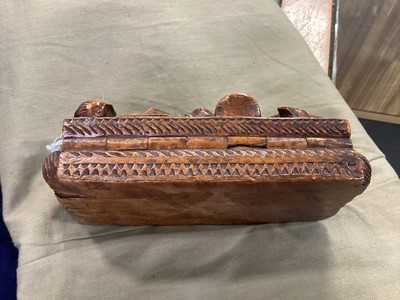 Lot 63 - SCOTTISH VICTORIAN 'BLIND MAN' CARVED TAM O'SHANTER SNUFF BOX