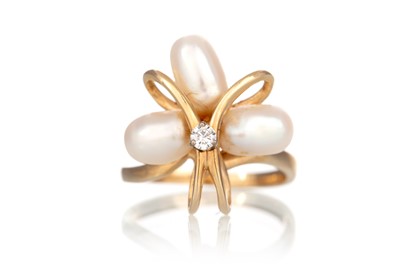 Lot 530 - PEARL AND DIAMOND DRESS RING