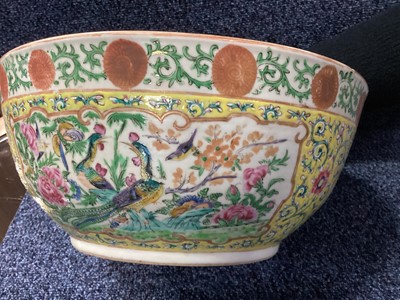 Lot 828 - CHINESE ROSE CANTON PUNCH BOWL