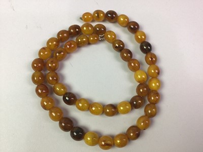 Lot 357 - GROUP OF BEADS