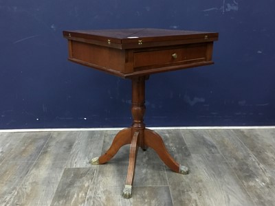 Lot 302 - REPRODUCTION MAHOGANY ENVELOPE CARD TABLE