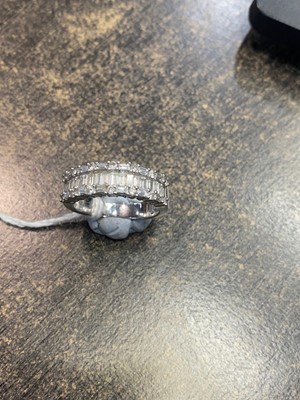 Lot 461 - DIAMOND BAND