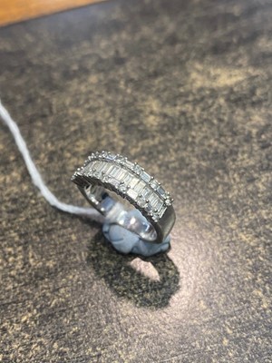 Lot 461 - DIAMOND BAND