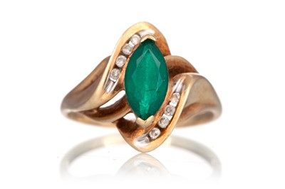 Lot 545 - GREEN PASTE RING