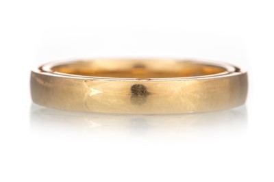 Lot 546 - WEDDING BAND WITH DIAMONDS