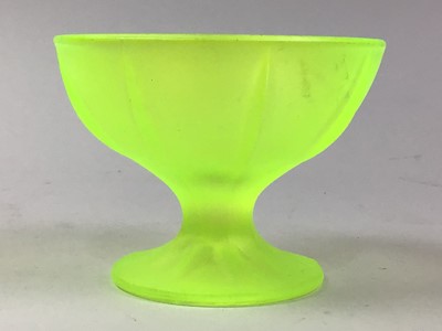 Lot 318 - GREEN ART GLASS BOWL